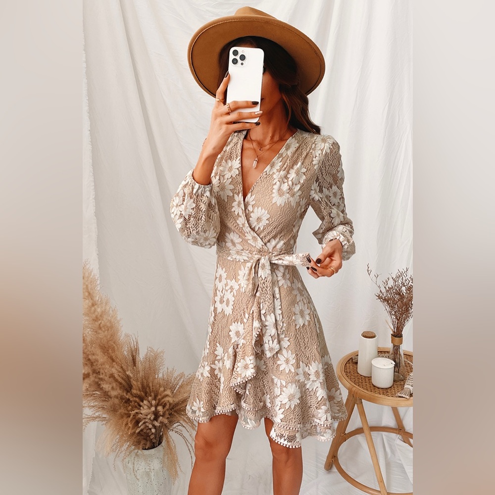 Belted bubble sleeve dress